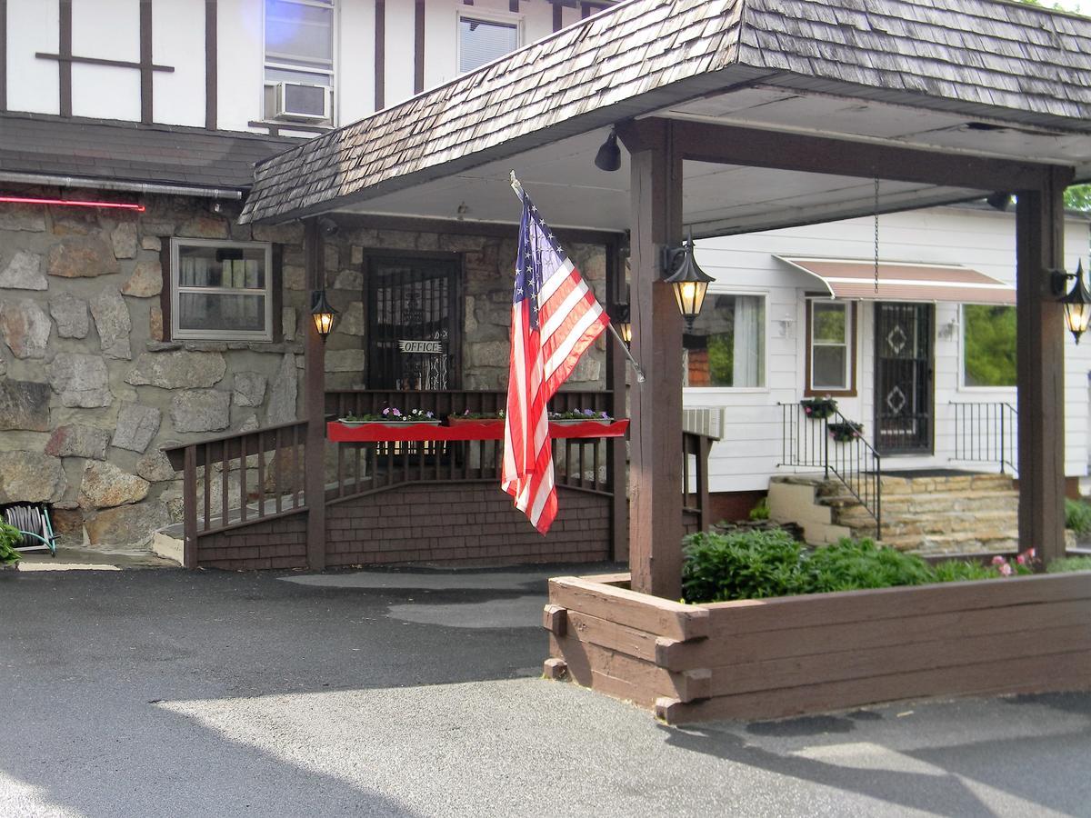 The Stone House Motel & Motor Lodge Ticonderoga Екстер'єр фото