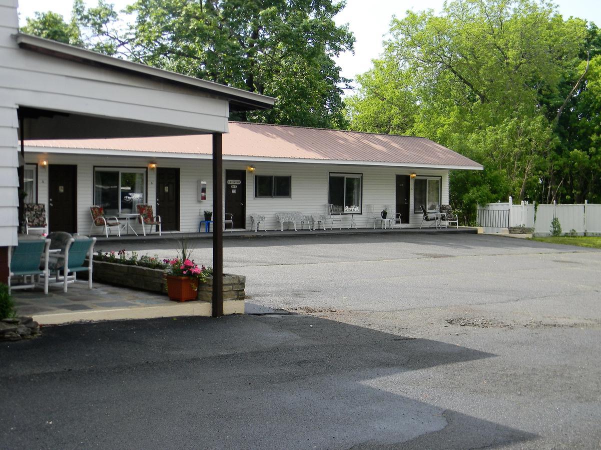 The Stone House Motel & Motor Lodge Ticonderoga Екстер'єр фото