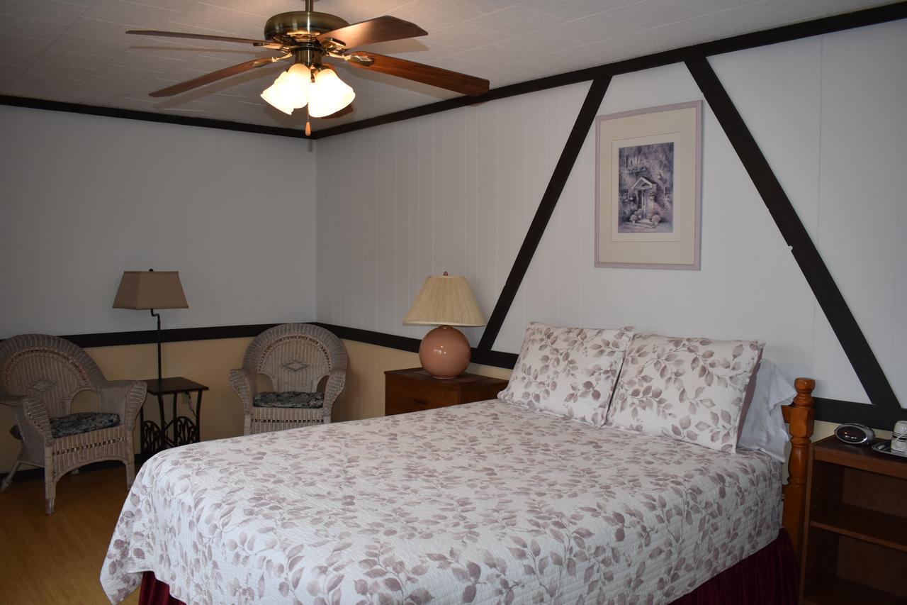 The Stone House Motel & Motor Lodge Ticonderoga Екстер'єр фото