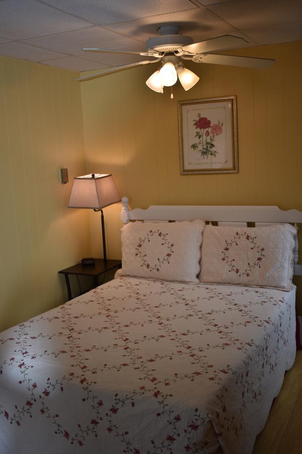 The Stone House Motel & Motor Lodge Ticonderoga Екстер'єр фото